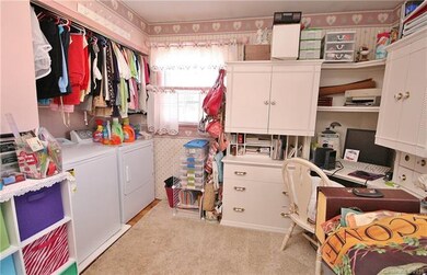 Laundry/craft room or 3rd bedroom.