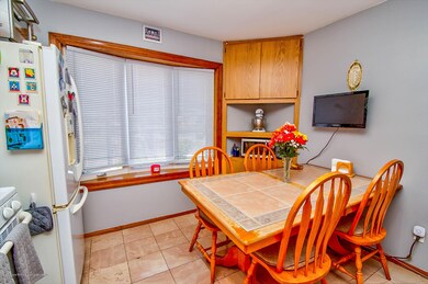 Kitchen - Eat In