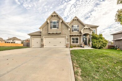 1412 SW Whistle Dr, Lees Summit, MO 64082 - photo 2