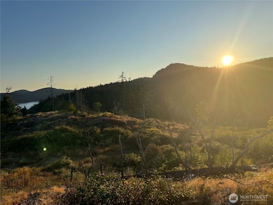 Sun setting between Mt. Erie and Sugarloaf...