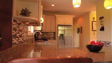 8 Elaine Cir, Hudson, MA 01749 - photo 4