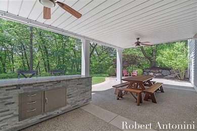 Outdoor Kitcen w/Eating Area