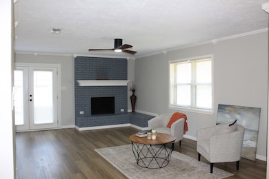 711 W Lanark St, Queen City, TX 75572 - photo 3