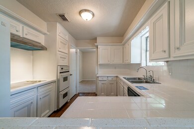 702 Penn Dr, Friendswood, TX 77546 - photo 4