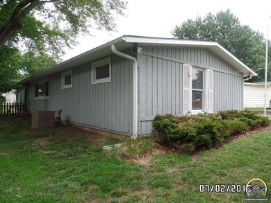 3996 SW 23rd St, Topeka, KS 66614 - photo 2