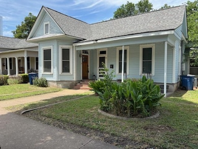 View of front of house with covered porch, a fron