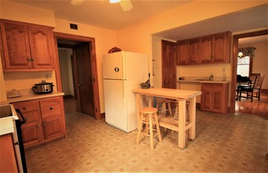 584 Summer St, Saint Johnsbury, VT 05819 - photo 3