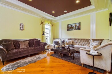 03_4SchneiderCt_1_LivingRoom_HiRes - Cop