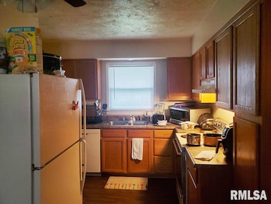 635 & 637 W 63rd St, Davenport, IA 52806 - photo 5