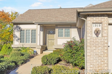 1919 Thorn Run Ct SE unit 32, Grand Rapids, MI 49546 - photo 2