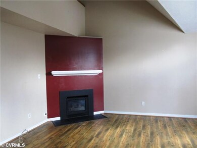 Living Room - Fireplace!