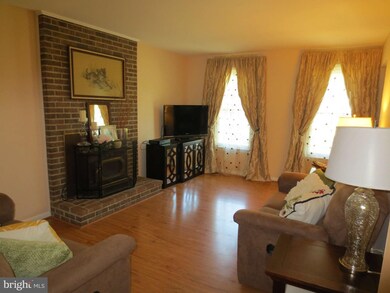 13105 Pine Rd, Bowie, MD 20720 - photo 2