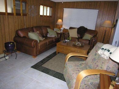 Campbell Family Room (2)