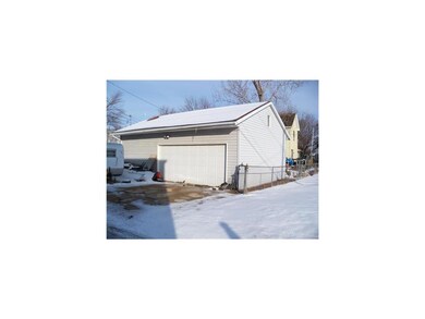 Garage. Gigantic!