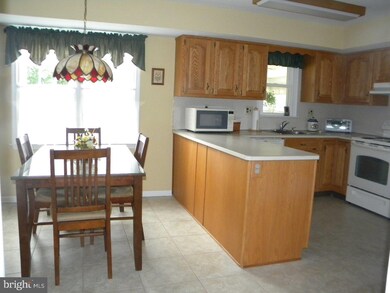 34 S Forge Manor Dr, Phoenixville, PA 19460 - photo 7