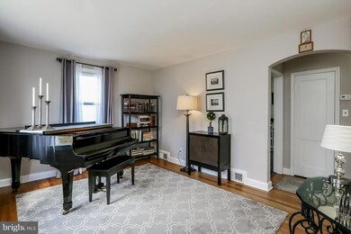 5557 Gayland Rd, Halethorpe, MD 21227 - photo 3