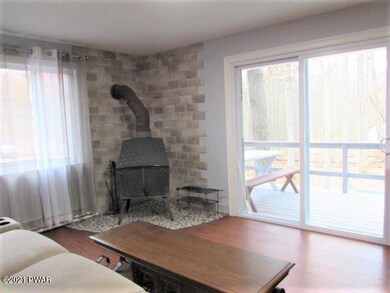 Living Room w Doors to Deck