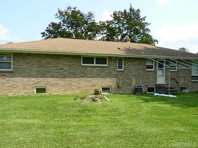 1482 Moll St, North Tonawanda, NY 14120 - photo 3