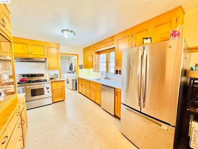 1114 C St, Antioch, CA 94509 - photo 4