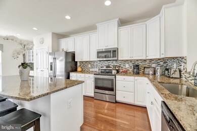 906 Magnolia Blossom Ct, Sykesville, MD 21784 - photo 5