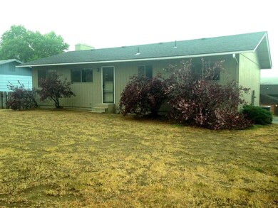 317 S Iowa Ave, East Wenatchee, WA 98802 - photo 3