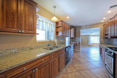 5716N11thWay006