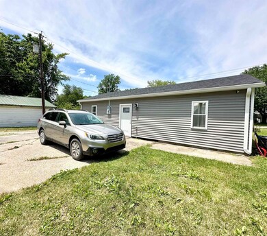 908 Pearl St, Covington, IN 47932 - photo 3