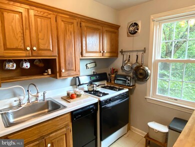 6508 Boulevard View unit B2, Alexandria, VA 22307 - photo 5