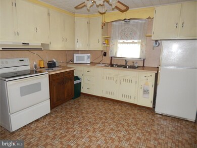 805 Englesville Hill Rd, Boyertown, PA 19512 - photo 6