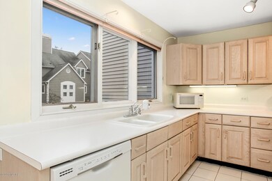 453 E Putnam Ave unit 3F, Cos Cob, CT 06807 - photo 6