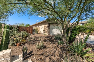 LARGE FRONT YARD