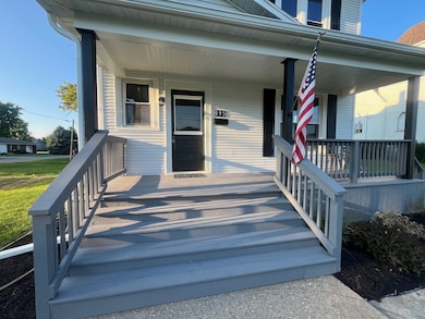 195 W 3rd Ave, Clifton, IL 60927 - photo 2