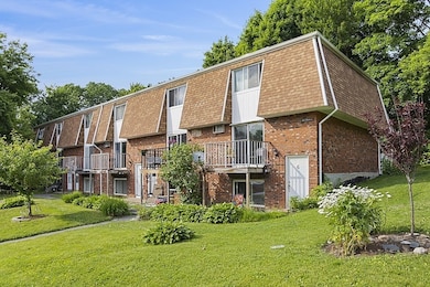 675 Robbins Ave unit 4, Dracut, MA 01826 - photo 3