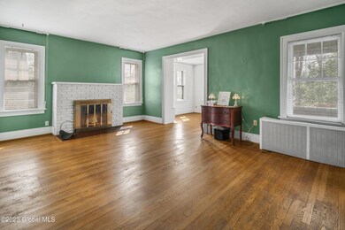 Interior 01
