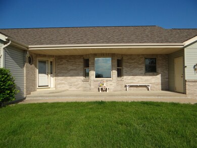 W2821 Pine Ridge Ct, Belleville, WI 53508 - photo 2