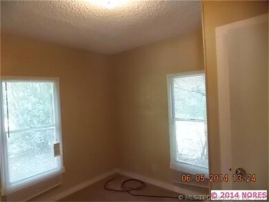 329 1/2 S 6th St, Eufaula, OK 74432 - photo 5