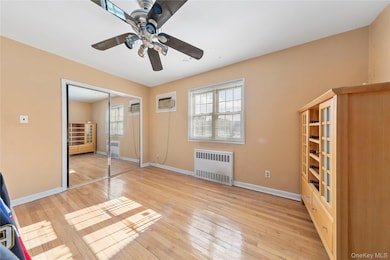 69-21 215th St unit A, Oakland Gardens, NY 11364 - photo 4