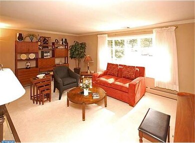 170 Walton Dr, Morrisville, PA 19067 - photo 2