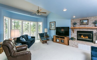 004_Living Room