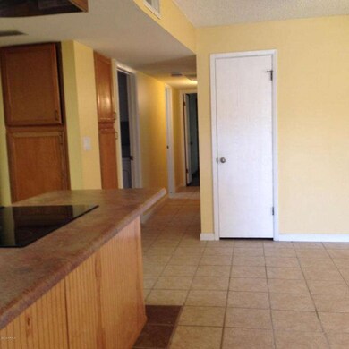 Breakfast Bar and Dining Area w Pantry