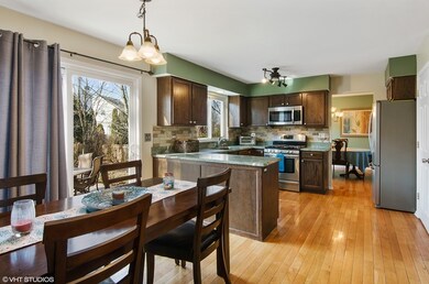 1317 York Dr, Carpentersville, IL 60110 - photo 3