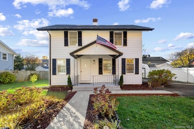 195 E Village Rd, Tuxedo Park, NY 10987 - photo 2