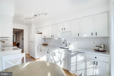 2715 Shawn Leigh Dr, Vienna, VA 22181 - photo 4