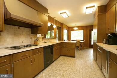 3516 Pinetree Terrace, Falls Church, VA 22041 - photo 5