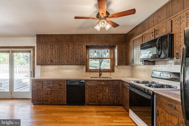 924 Maple Grove Rd, Mohnton, PA 19540 - photo 5