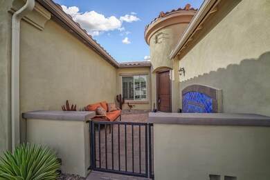 154-FrontCourtyard_1