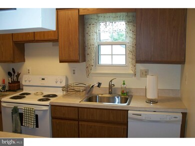1312 Fairbourne Ct unit 1312, Lansdale, PA 19446 - photo 4