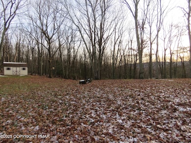 5186 Spring Dr, Swiftwater, PA 18370 - photo 2