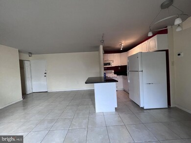 Lafayette Park unit 205, Falls Church, VA 22041 - photo 2