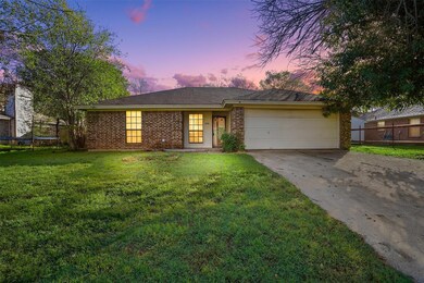 606 Crestridge Ct, Decatur, TX 76234 - photo 2